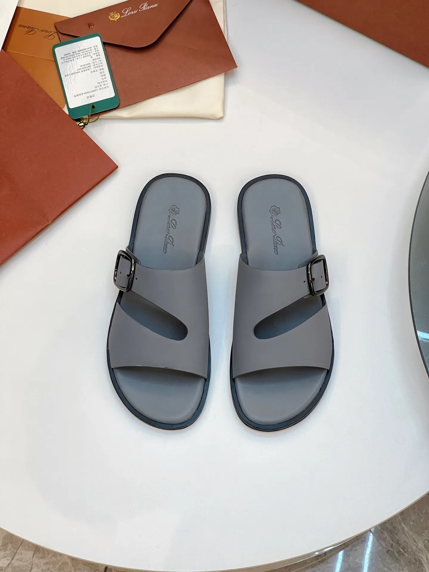 Men's shoes 💰420 Loro Piana, LP's popular spring and summer slippers are synchronized with the new counters, uppers are imported cowhide fabrics from Italy, high-quality splicing technology, soles: original soles specially provided by the original factory, exclusive molded soles are super comfortable, original factory orders, 🔍🔍high quality, you can go in and out of the counter at will, welcome to compare, code number 39-44 (order 38 45 46)